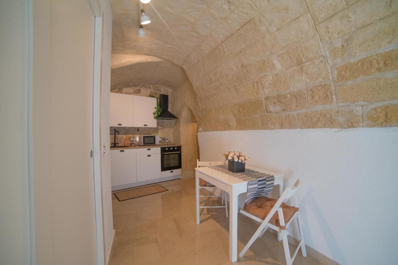 A Due Passi Dal Mare Hotel Trani Exterior photo