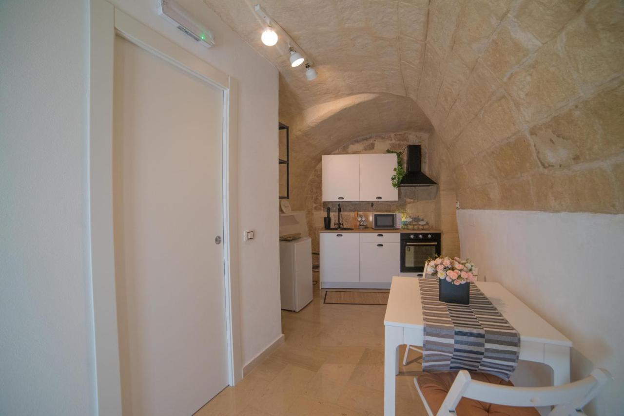 A Due Passi Dal Mare Hotel Trani Exterior photo